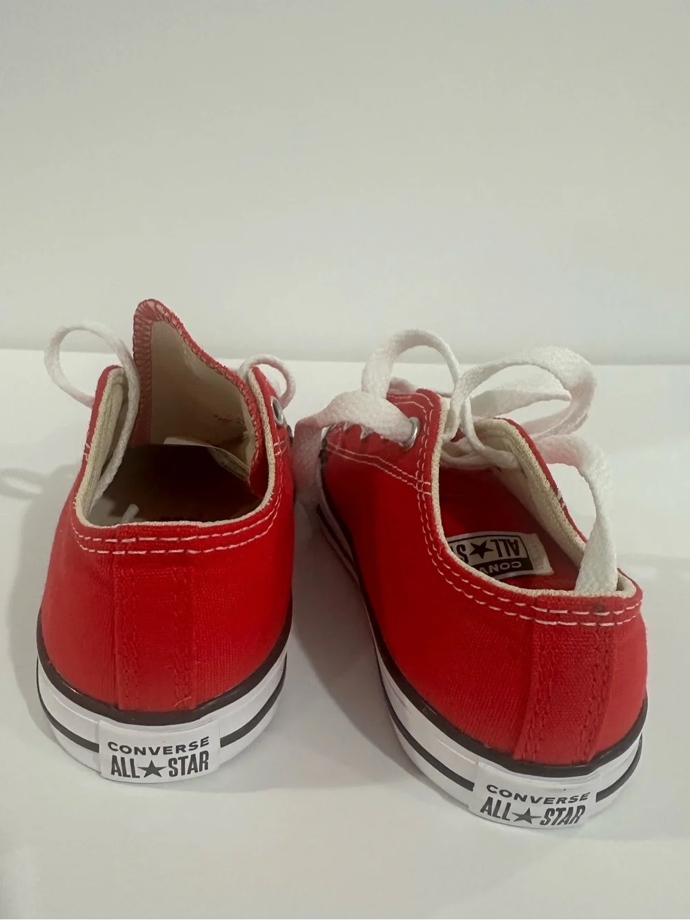 Converse Low Top Sneakers in Red & White